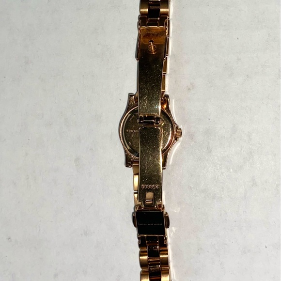 Holiday Sale🚨Authentic Marc Jacob’s watch - Picture 4 of 5